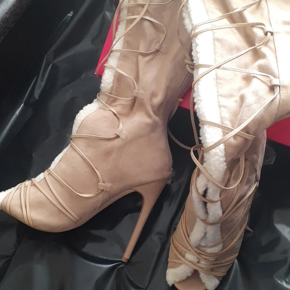 Boots - Picture 4 of 6